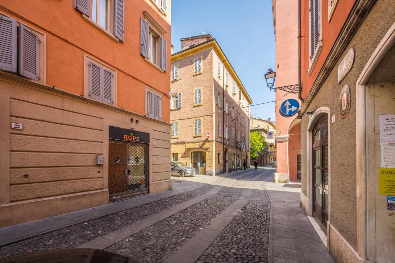 Emilia Suite Urban Modena Bagian luar foto