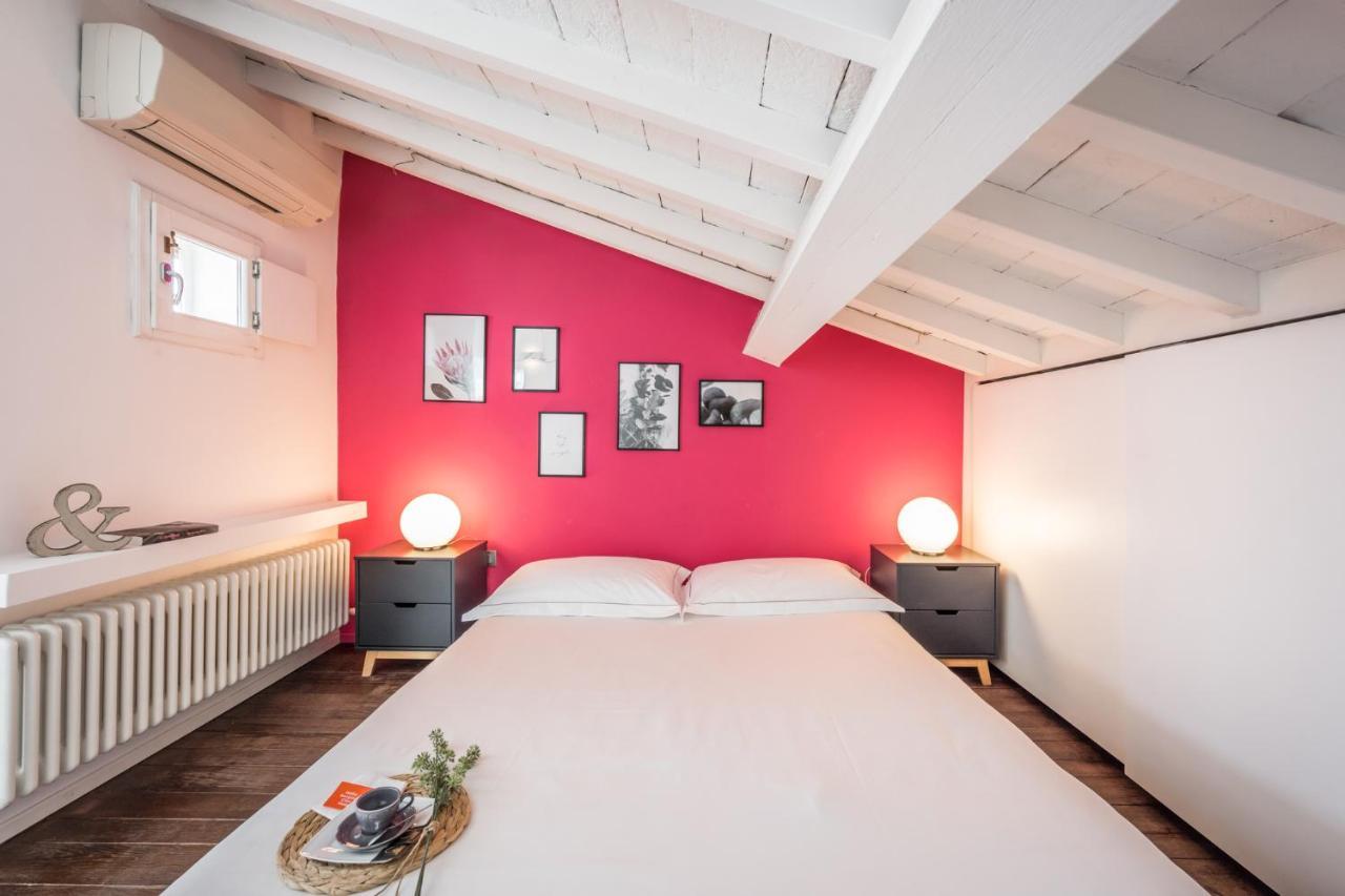 Emilia Suite Urban Modena Bagian luar foto